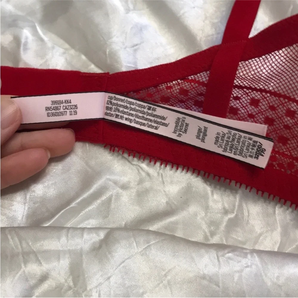 VINTAGE Y2K! NWOT Incredible by VS Victoria’s Secret Mesh Lace Plunge Bra, 32F
